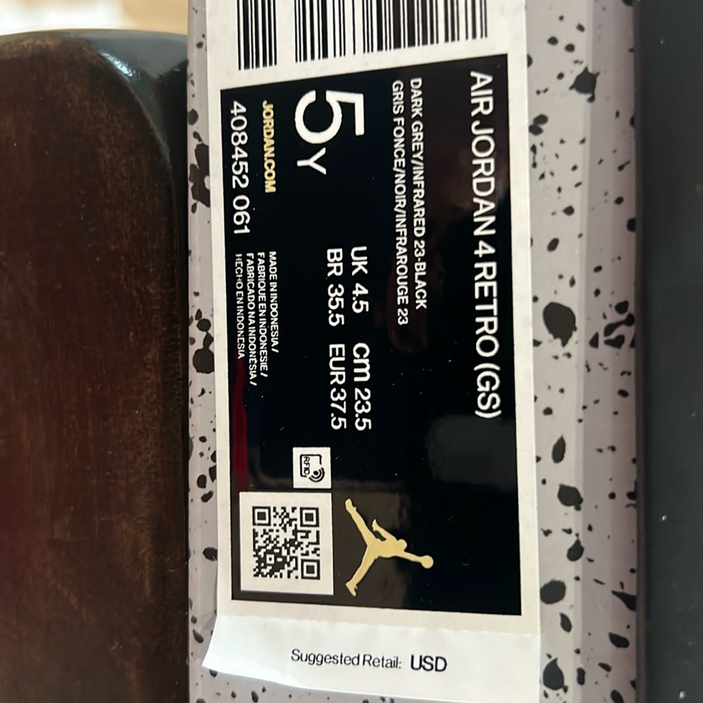 Youth Air Jordan 4 Retro, great condition, barely worn.